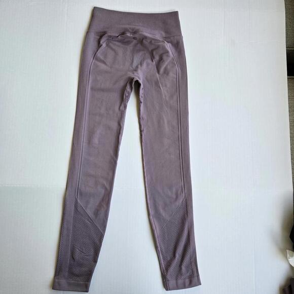 Lululemon Women's High-Waisted Seamless Leggings in Mauve - Picture 4 of 9